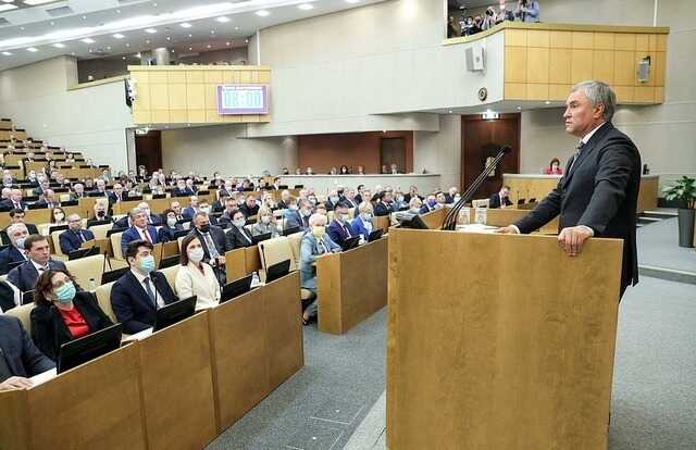 Депутатов, не сделавших прививку от COVID-19, все равно будут пускать в Госдуму