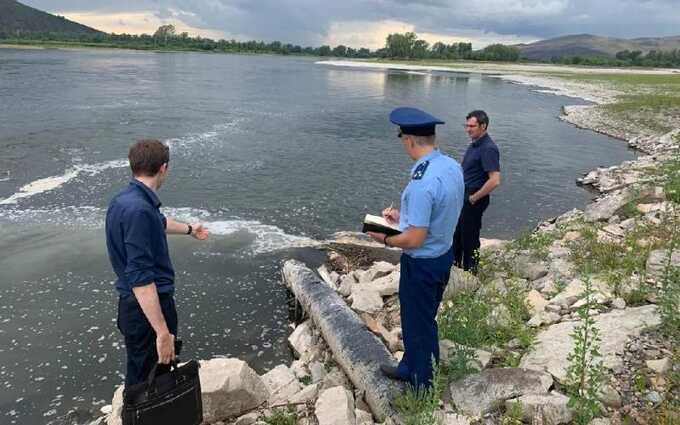 Прокуратура начала проверку загрязнения Енисея. Под подозрением «Горводоканал»