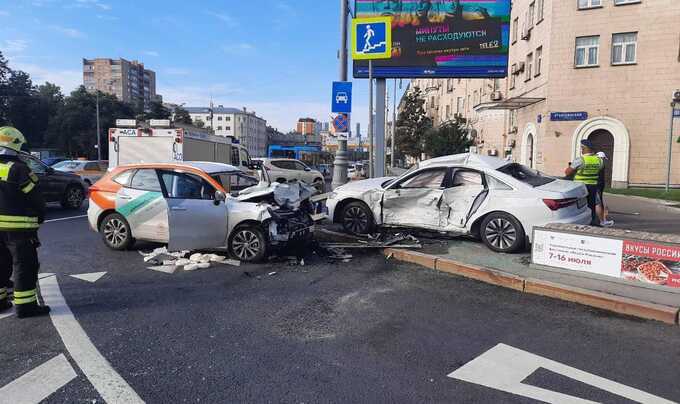 На ТТК водитель на каршеринге устроил смертельную аварию: 1 человек погиб, несколько пострадали