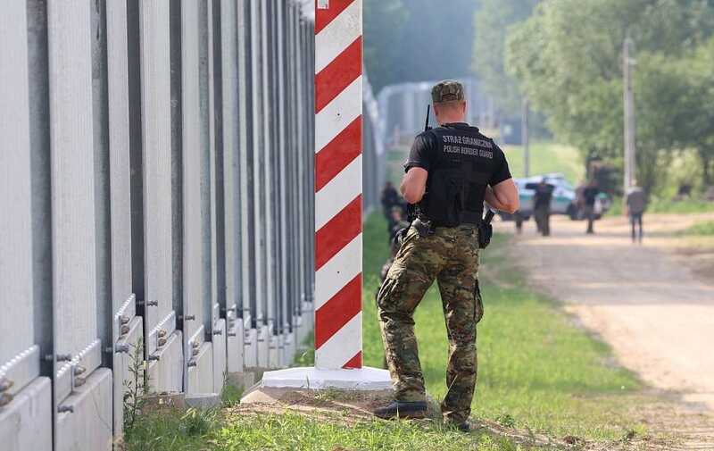 Польская пограничная служба задержала 11 человек, подозреваемых в организации незаконной миграции