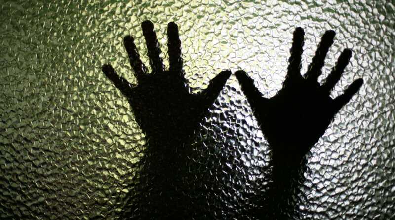 В Санкт-Петербурге мужчина напал на несовершеннолетнюю девушку