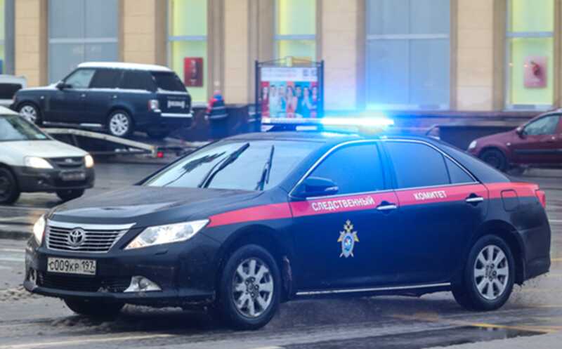 В "Школу молодых политиков" доставляют на автомобилях Следственного комитета