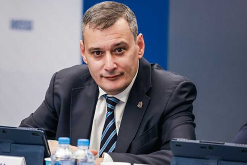 После ареста бывшего губернатора Курской области Смирнова Хинштейн провел освящение своего кабинета