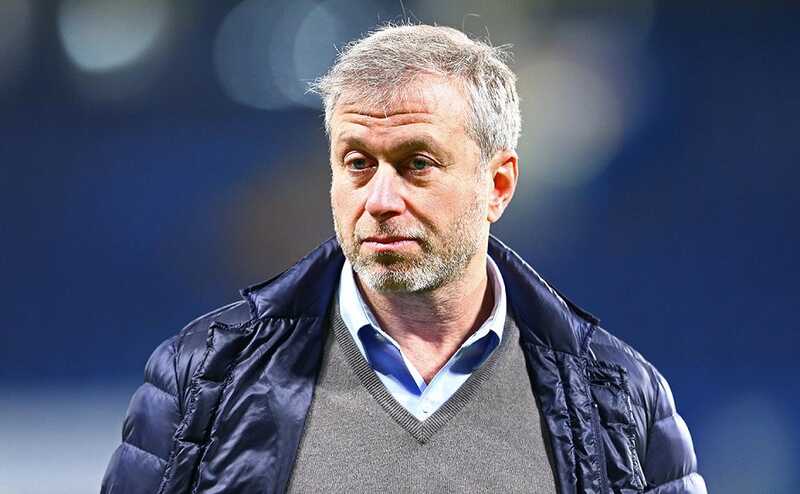 Абрамович не ответил на вопрос о переговорах и молча покинул Кремль