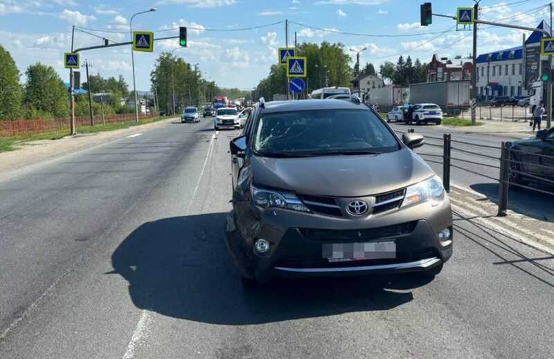 В Чувашии произошло ДТП: автомобиль иностранного производства сбил трех человек на пешеходном переходе