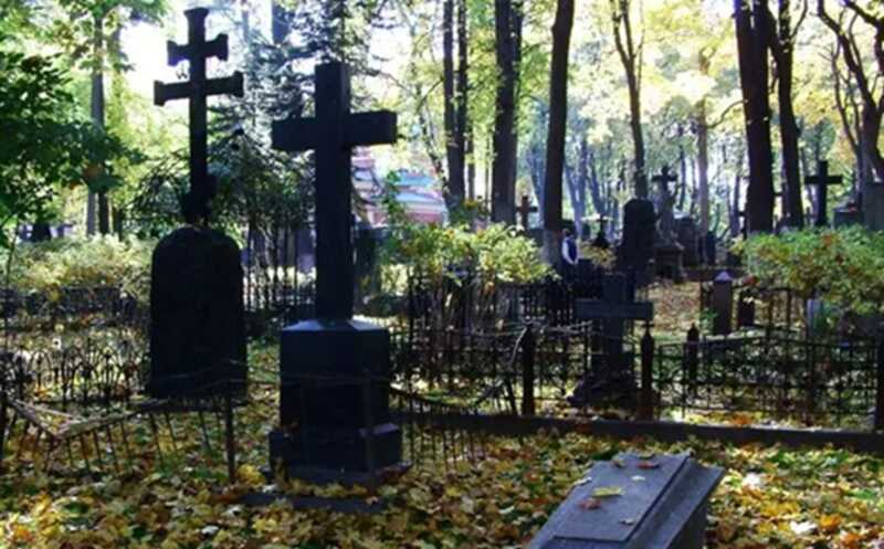 На кладбище ветеранов Великой Отечественной войны в Самаре произошла утечка канализационных стоков