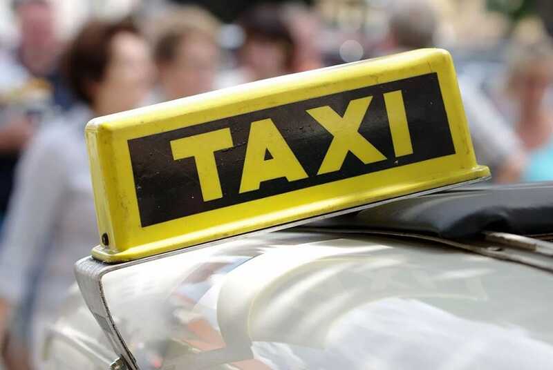 В Варшаве водитель такси преследовал девушку, которая отказалась с ним поехать