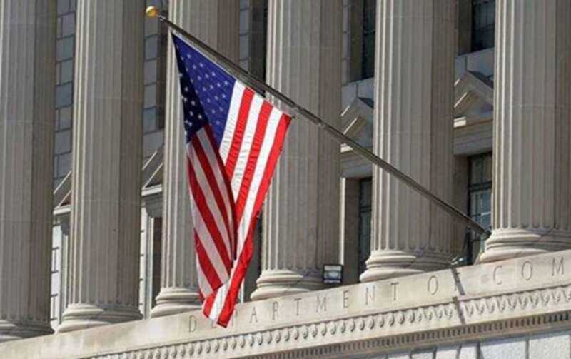 Министерство обороны США опровергло использование российского флага на плакате